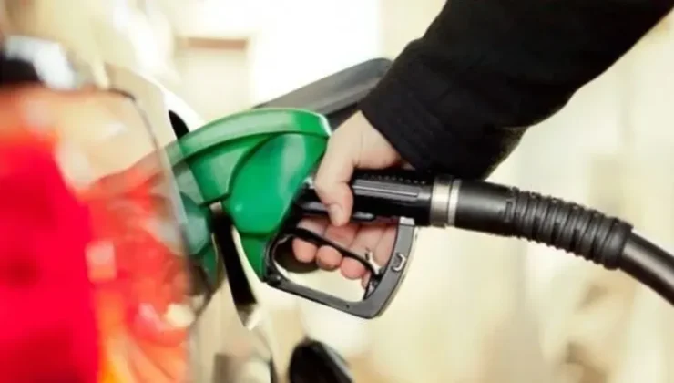 Akaryakıta yeni zam yolda: Benzin ve motorin fiyatları rekor seviyeye çıkıyor
