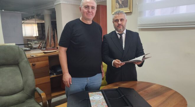 İsmail Karakaş’a tarihî emanet: Kudüs’ün Osmanlı Tapusu hediye edildi