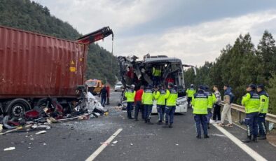Osmaniye’de yolcu otobüsü tıra çarptı: 6 ölü, 11 yaralı